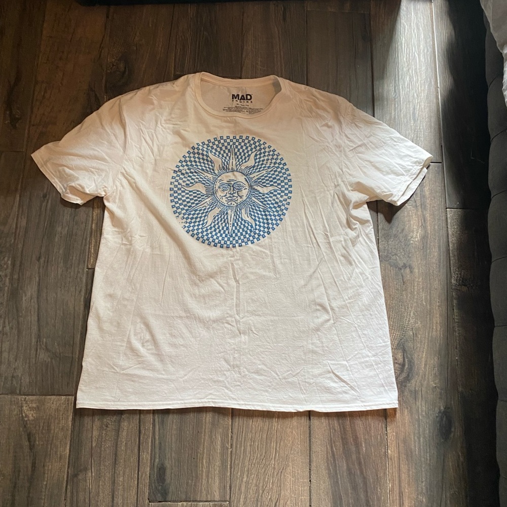 sun graphic tee shirt
